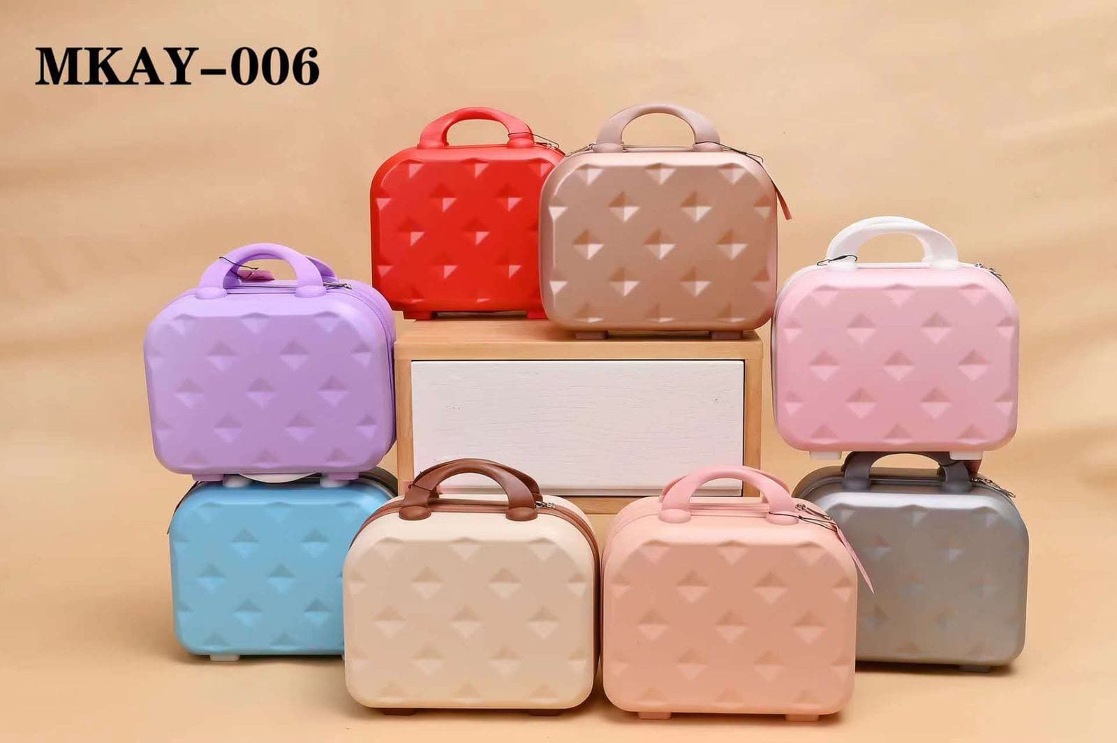 MKAY-006 Textured Compact Beauty Case